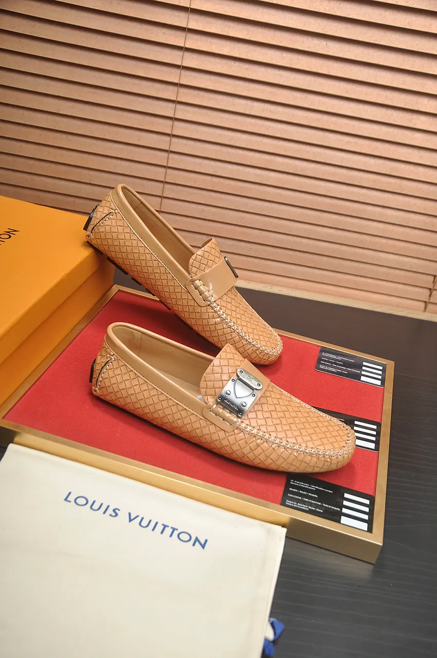 Men's men's shoes💰460💶 [LV Doudou shoes] (water-dyed cowhide lining) new model is on the market, available on the official website. The new Doudou shoes are processed into single-color materials, and the uppers are made of imported woven cowhide material. The body of the shoe is fully hemmed with mark thread, and is lined with imported original cowhide leather. The elegant shoe shape is super suitable for all-matching, and the size is 38-44.